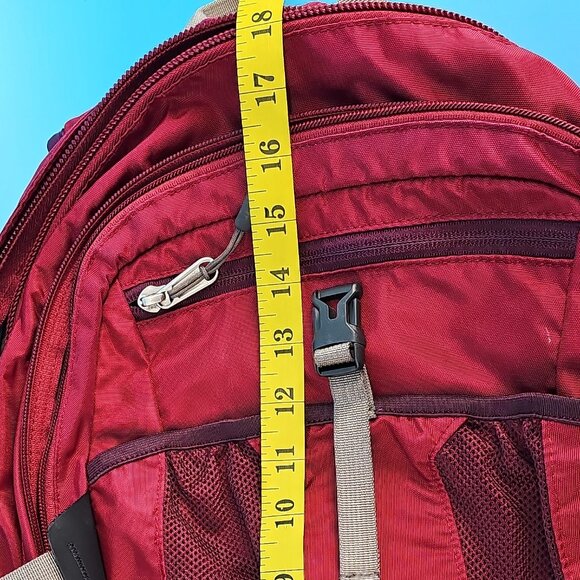 The North Face Recon Backpack – Red / Maroon – Classic Daypack - Picture 14 of 15
